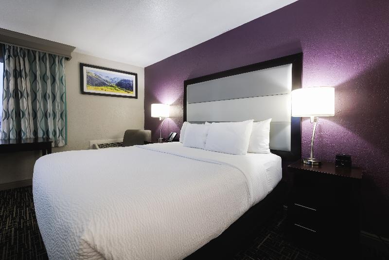 La Quinta Inn By Wyndham Fort Collins image