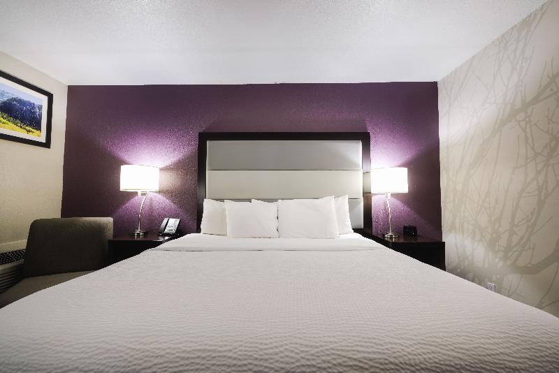 La Quinta Inn By Wyndham Fort Collins image