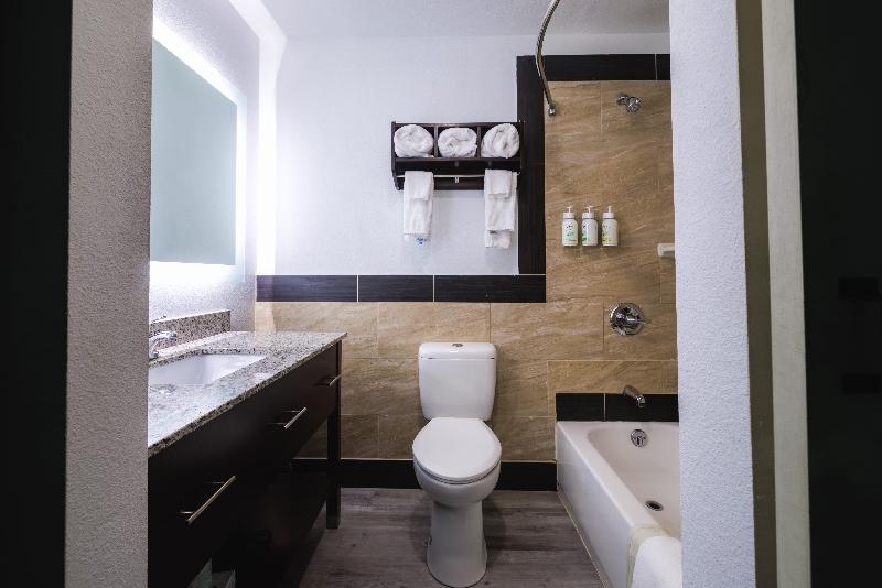 La Quinta Inn By Wyndham Fort Collins image