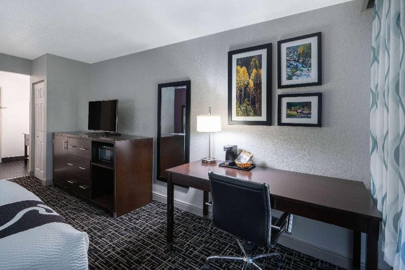 La Quinta Inn By Wyndham Fort Collins image
