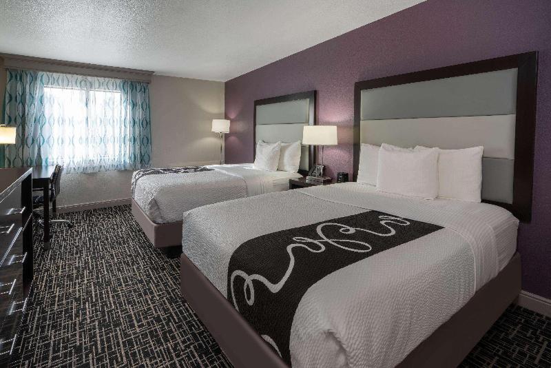 La Quinta Inn By Wyndham Fort Collins image
