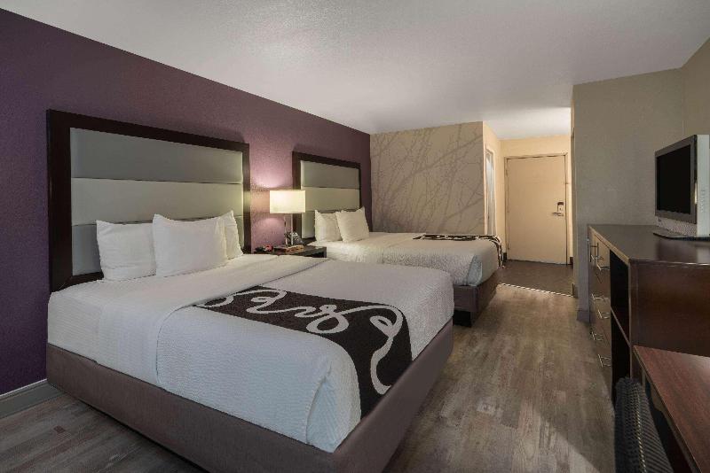 La Quinta Inn By Wyndham Fort Collins image