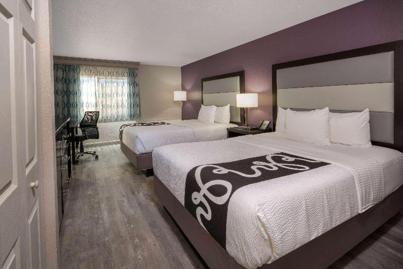 La Quinta Inn By Wyndham Fort Collins image
