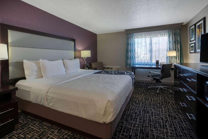 La Quinta Inn By Wyndham Fort Collins image