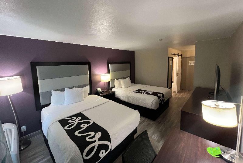 La Quinta Inn By Wyndham Fort Collins image