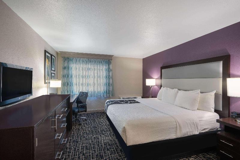 La Quinta Inn By Wyndham Fort Collins image