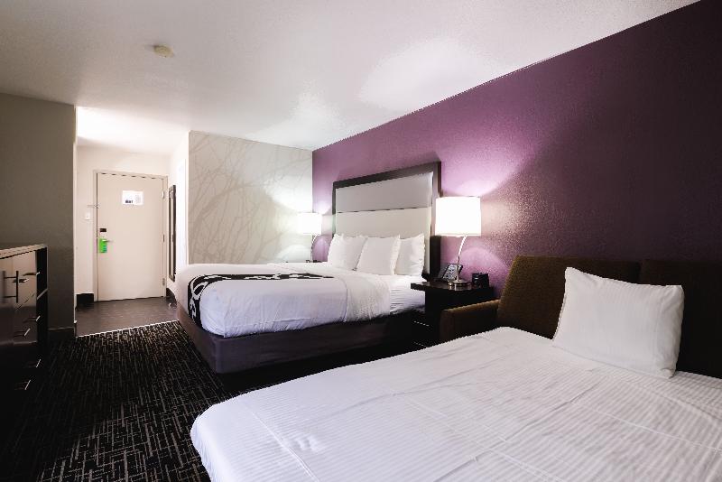 La Quinta Inn By Wyndham Fort Collins image