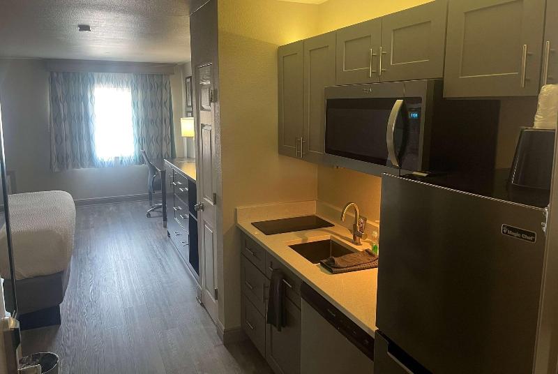 La Quinta Inn By Wyndham Fort Collins image