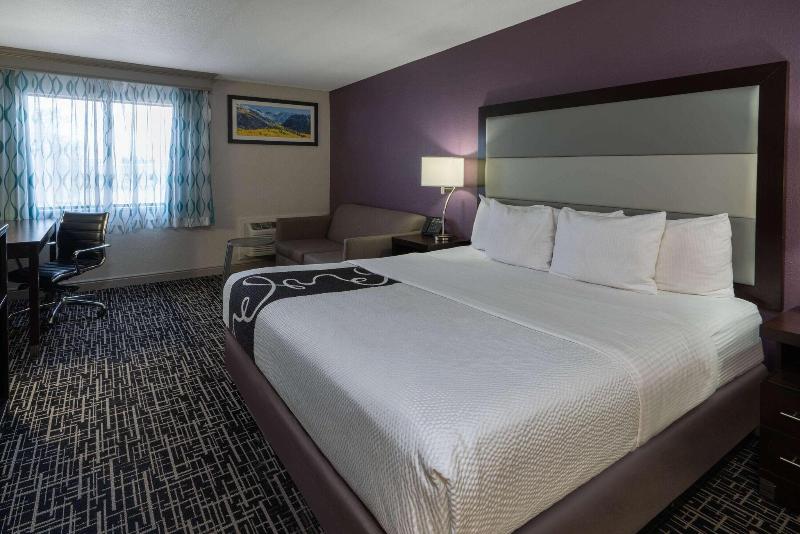 La Quinta Inn By Wyndham Fort Collins image