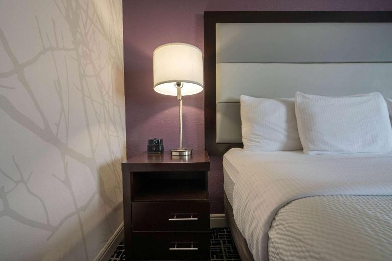 La Quinta Inn By Wyndham Fort Collins image