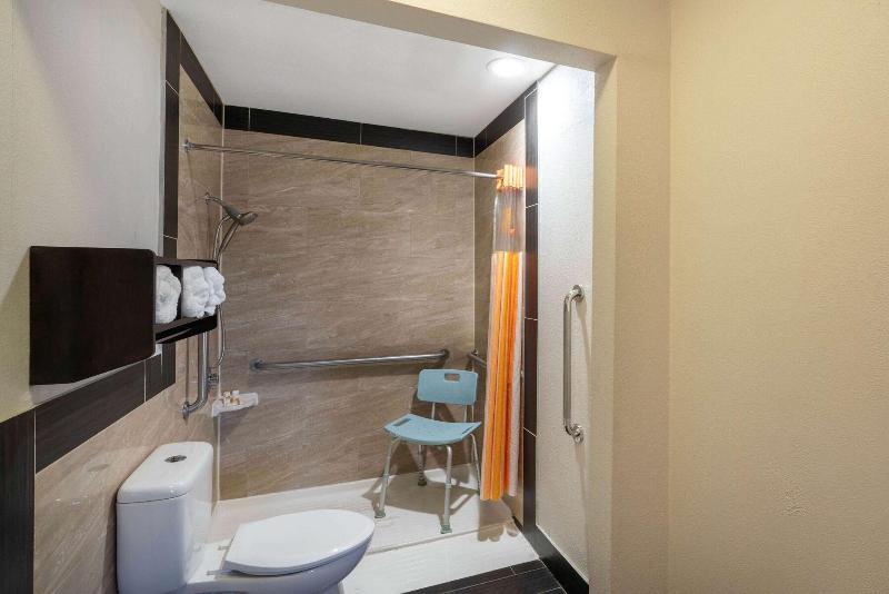 La Quinta Inn By Wyndham Fort Collins image