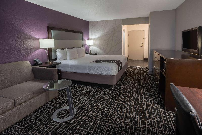 La Quinta Inn By Wyndham Fort Collins image