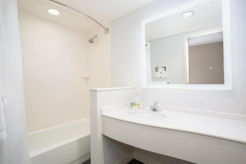 Holiday Inn Colorado Springs Airport image