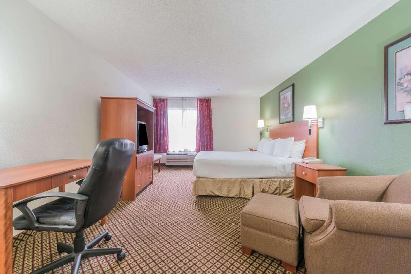 Super 8 By Wyndham Fort Worth South image