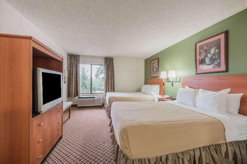 Super 8 By Wyndham Fort Worth South image