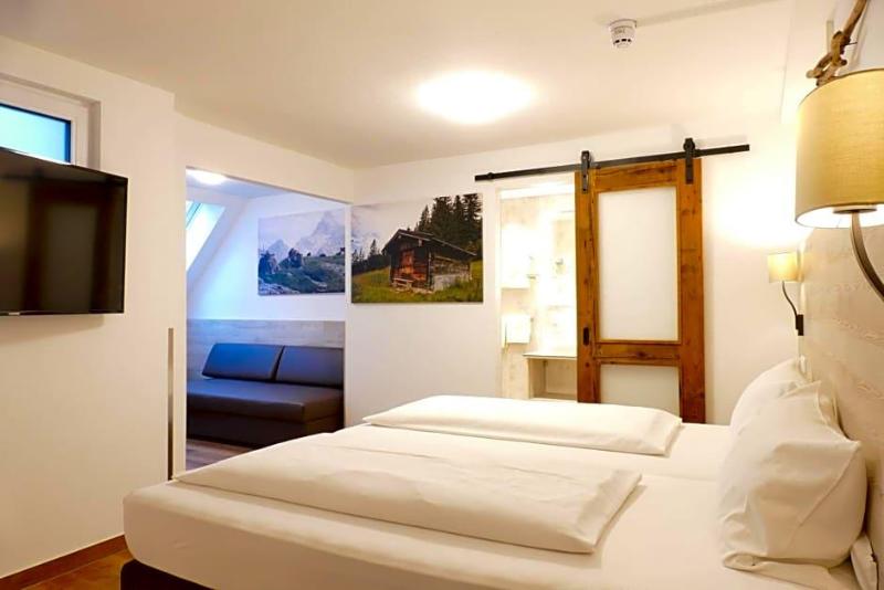 Zum Hechten Altstadt-Hotel image