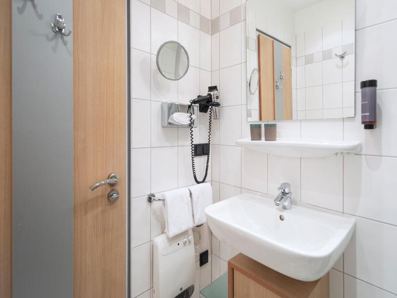 Roomingtons Hotel Franziskushöhe Lohr image