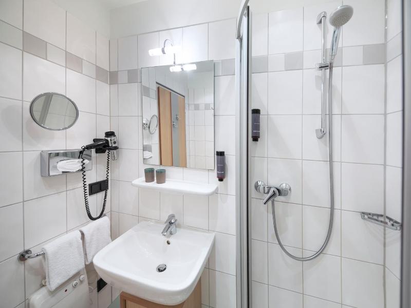 Roomingtons Hotel Franziskushöhe Lohr image