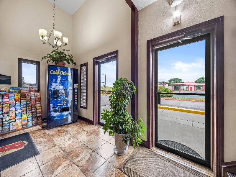 Super 8 By Wyndham Colorado Springs Space Force image