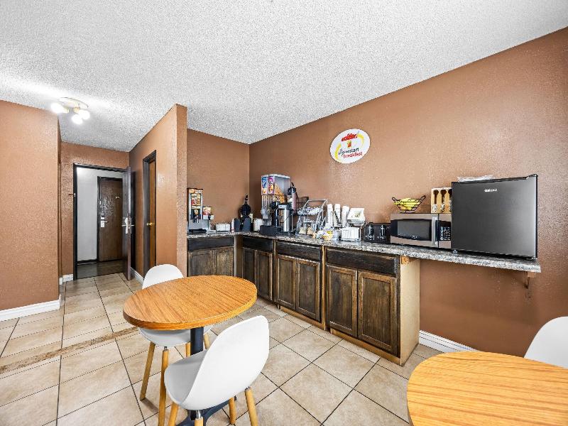 Super 8 By Wyndham Colorado Springs Space Force image