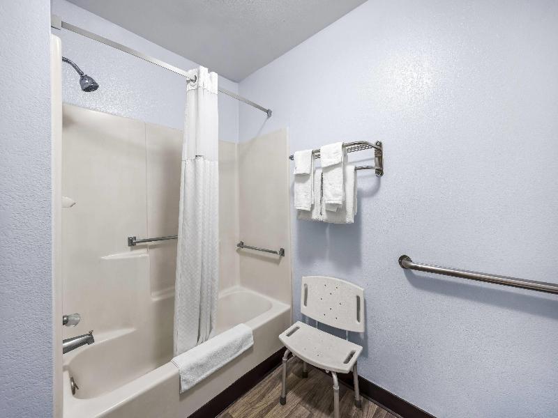 Super 8 By Wyndham Colorado Springs Space Force image