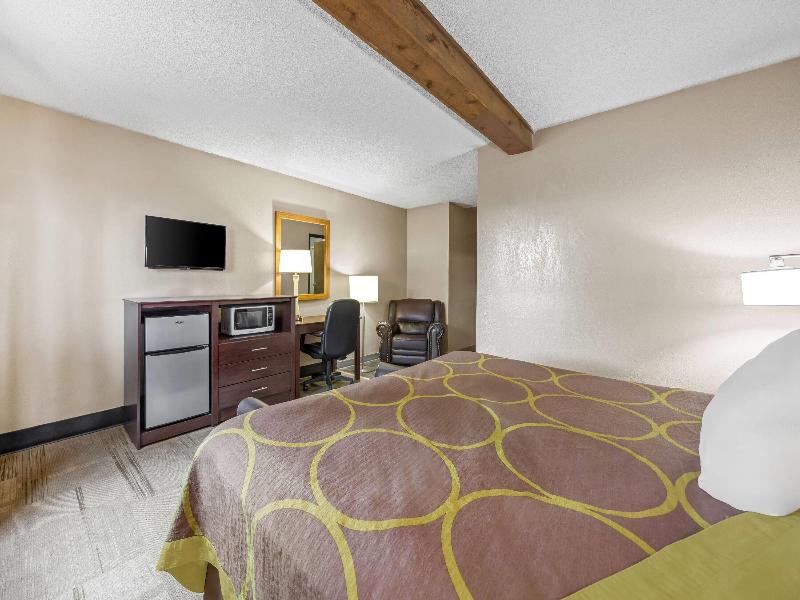 Super 8 By Wyndham Colorado Springs Space Force image