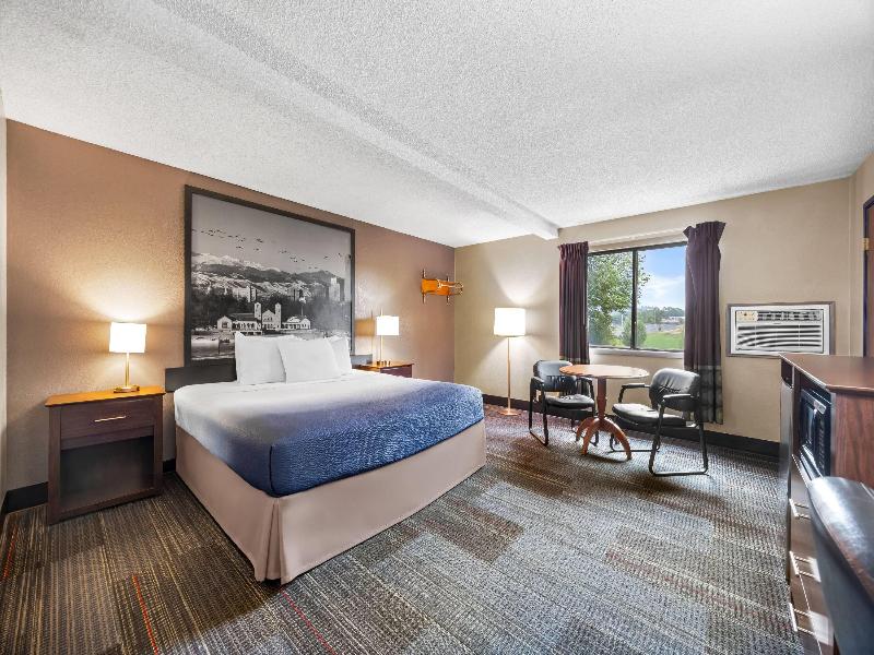 Super 8 By Wyndham Colorado Springs Space Force image