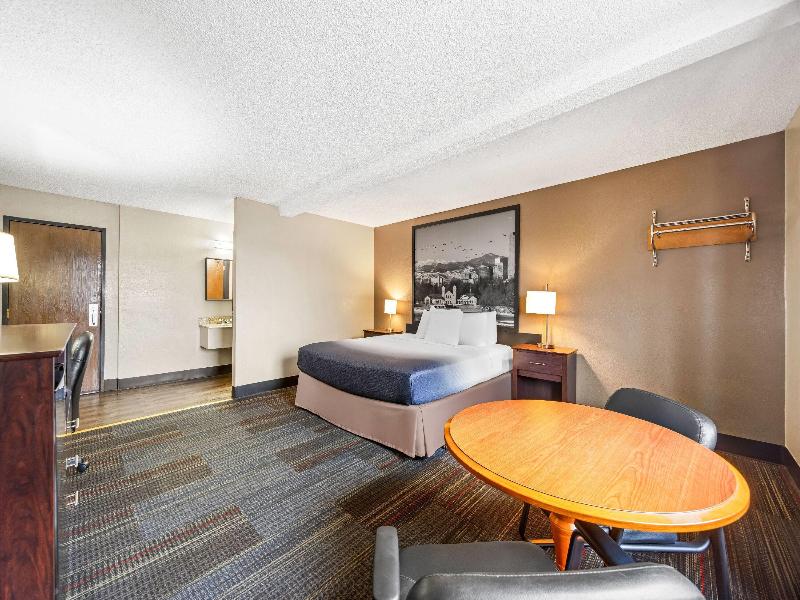 Super 8 By Wyndham Colorado Springs Space Force image