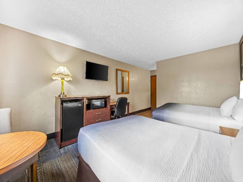Super 8 By Wyndham Colorado Springs Space Force image