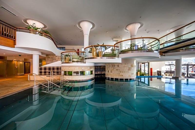 Schlosshotel image