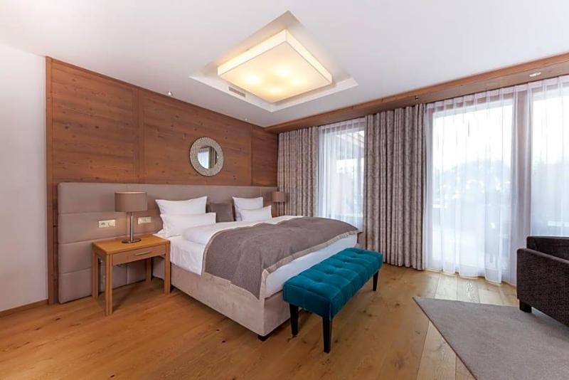 Schlosshotel image