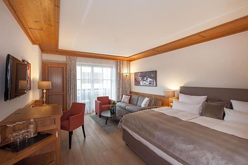 Schlosshotel image
