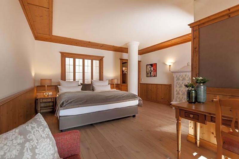 Schlosshotel image