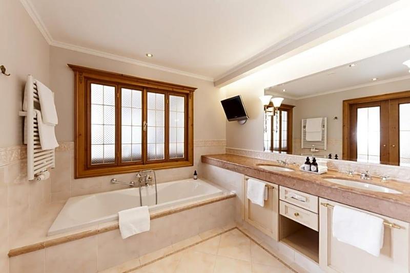 Schlosshotel image