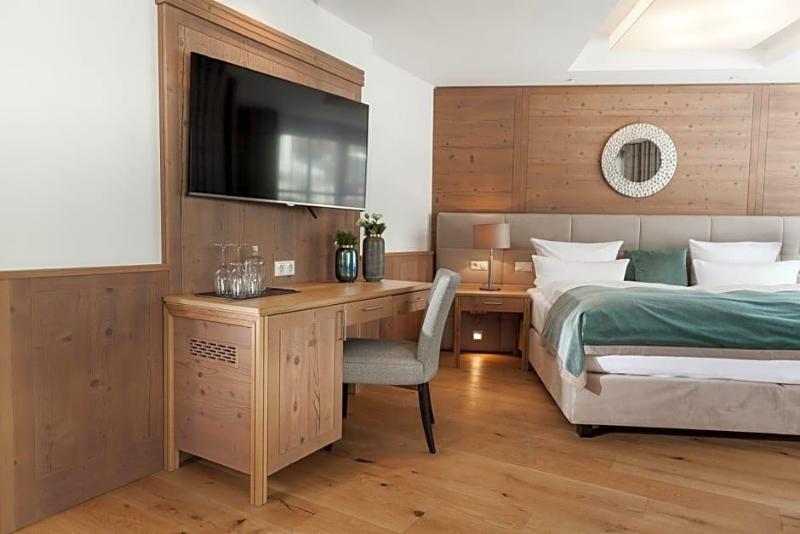 Schlosshotel image