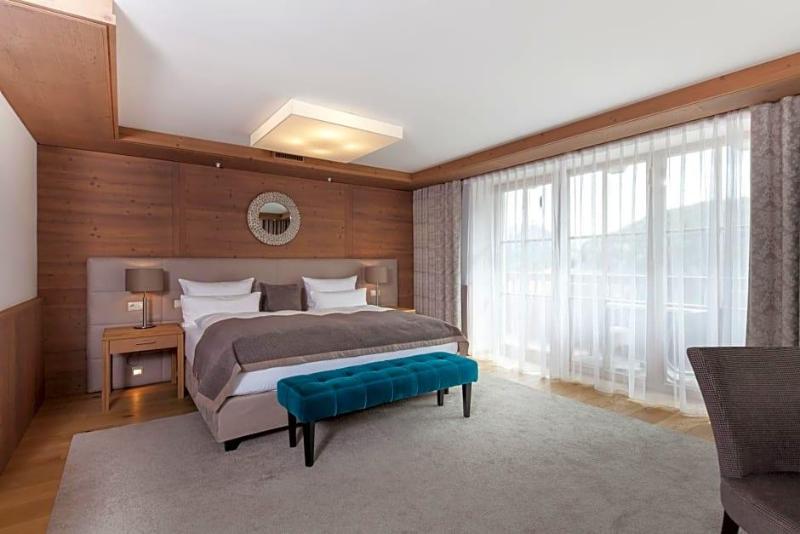 Schlosshotel image