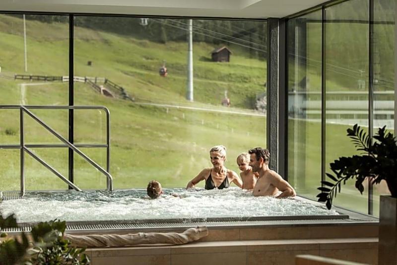 Schlosshotel image