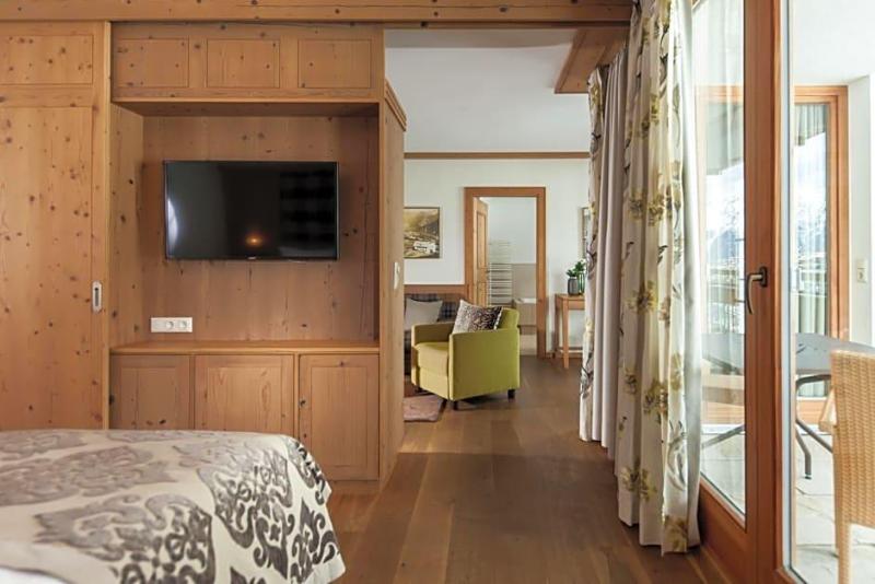 Schlosshotel image