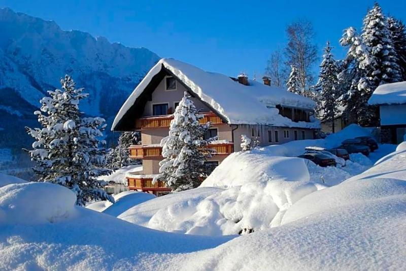 Pension Sonnenuhr image