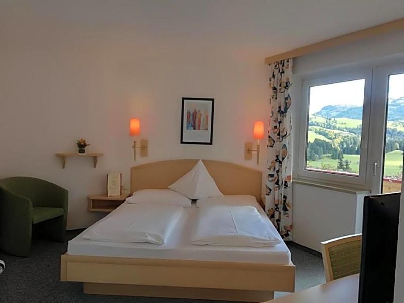 Pension Sonnenuhr image