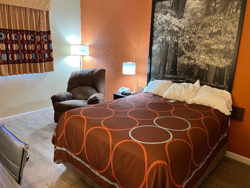 Super 8 by Wyndham Altoona image