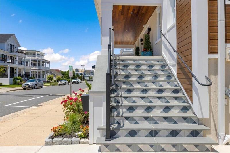 Surrey Beach House image