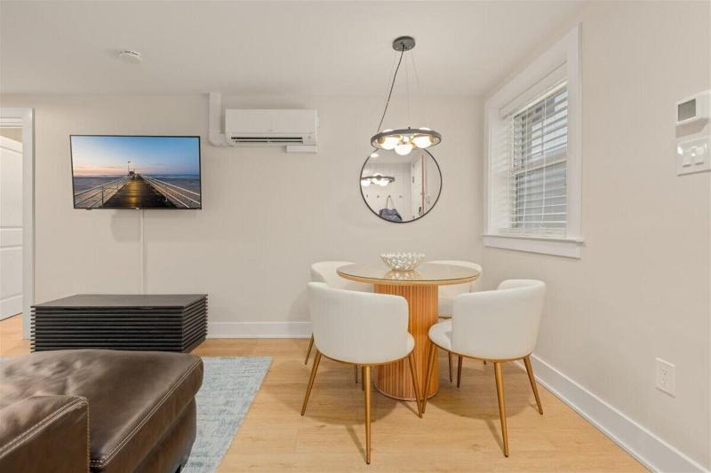 Surrey Beach House image