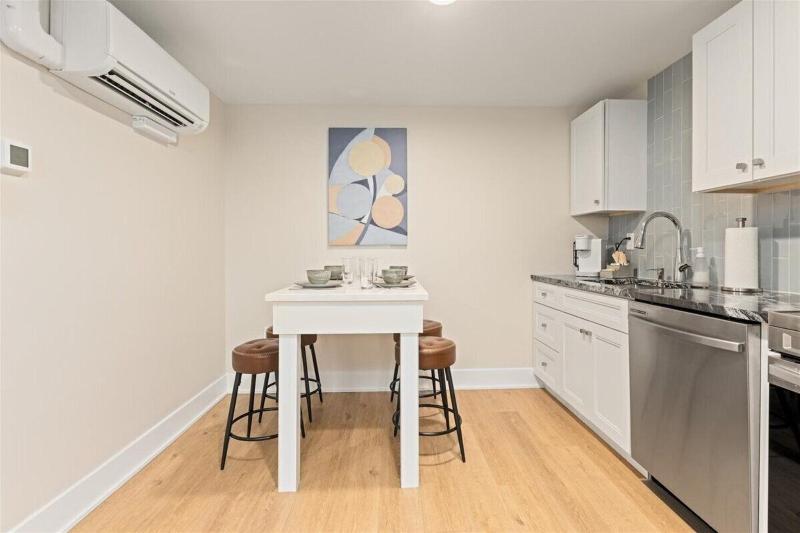 Surrey Beach House image