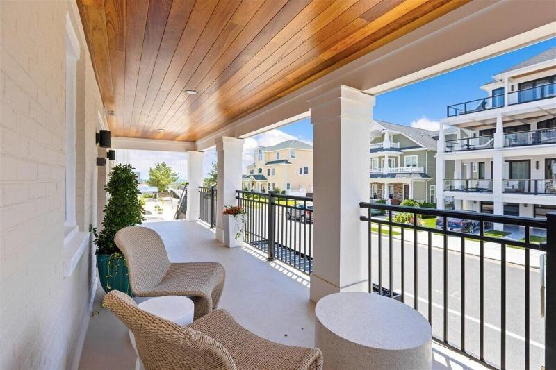 Surrey Beach House image