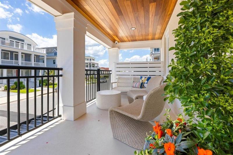 Surrey Beach House image