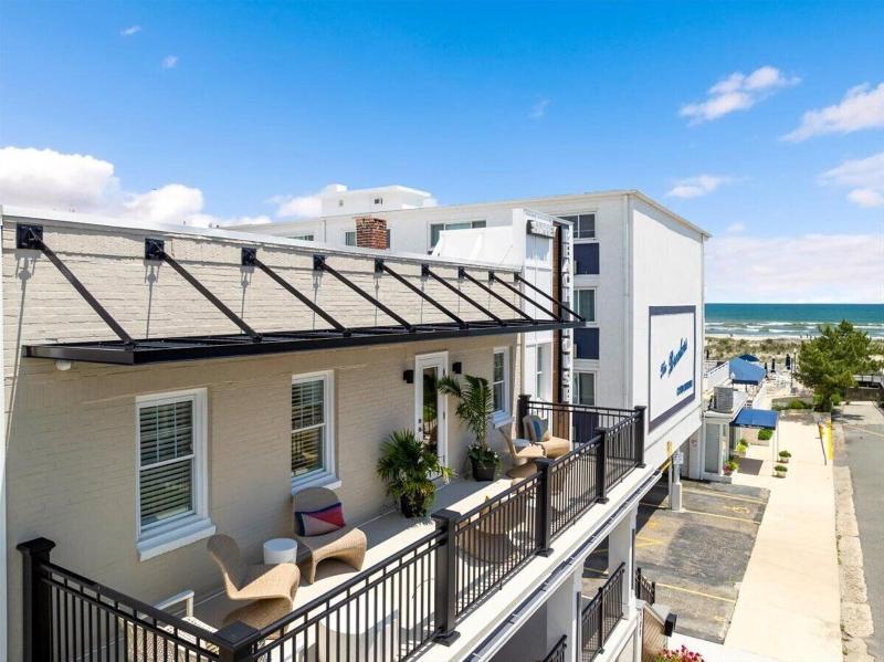 Surrey Beach House image