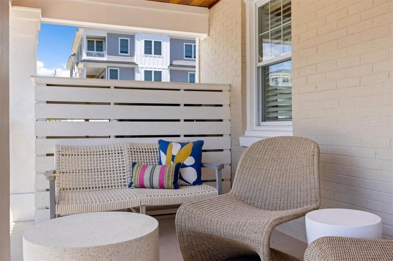 Surrey Beach House image