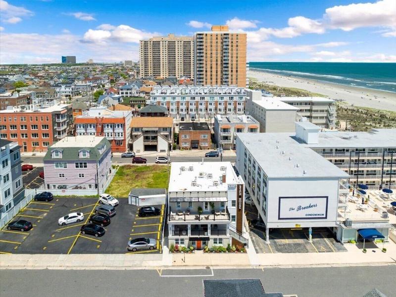 Surrey Beach House image
