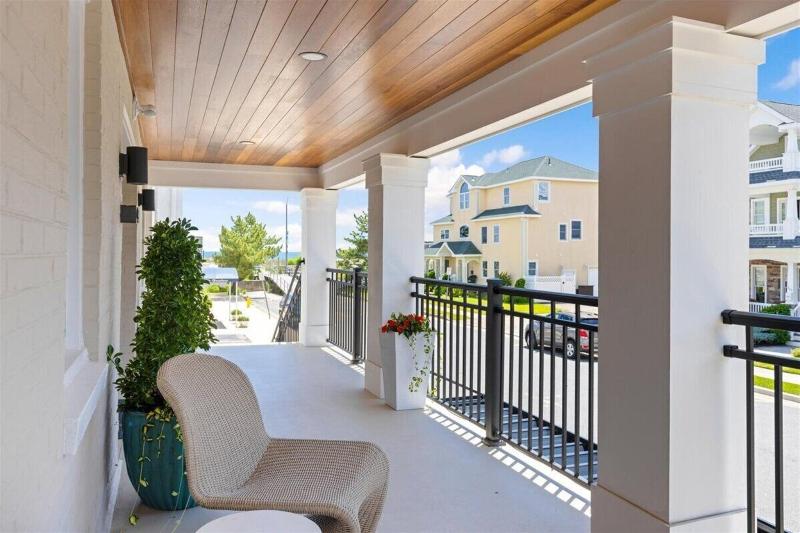 Surrey Beach House image